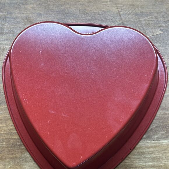 Wilton Red Heart Cake Pan 9-Inch Steel Non-Stick Baking Valentine's Day New - Picture 3 of 3